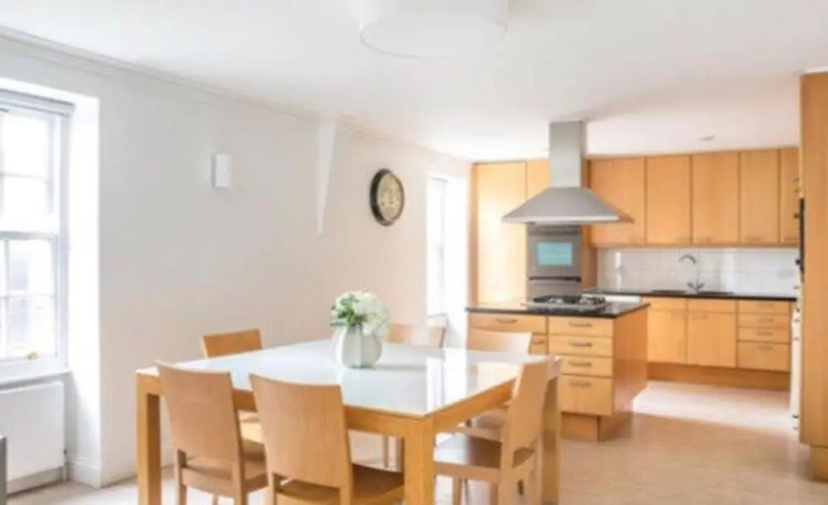 2 Bedrooms, 2 Bathrooms Nice Luxury Serviced Apartment In Mayfair — отель с удобствами в Лондоне