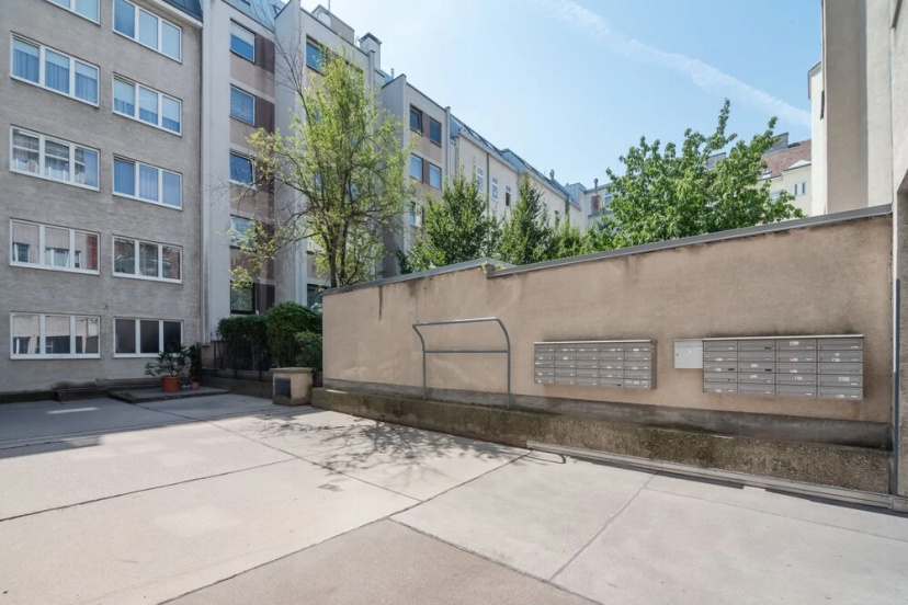 Quiet Penthouse apartment close to Stadthalle — комфортный отель в вене