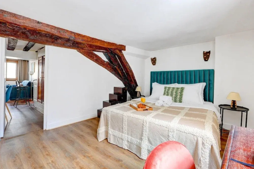 Cozy 2BR in the Heart of Ile Saint-Louis — забронировать отель в Париже