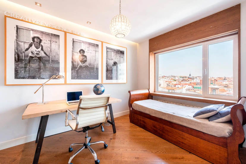 Luxurius Apartment With Huge Balcony at Plaza de España — отель с удобным расположением в Мадриде