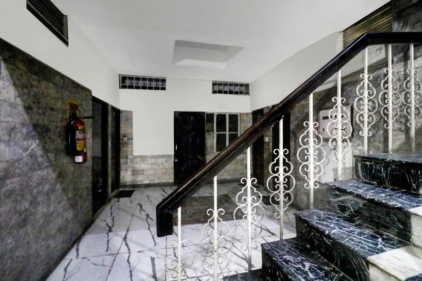 Цены на OYO 82131 Sahani Guest House в Дели