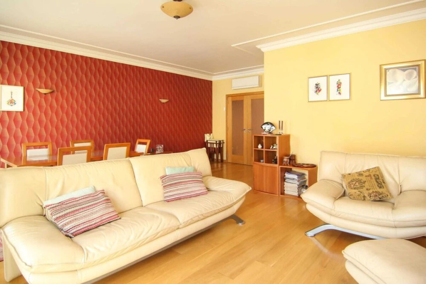 3 Bedroom Apartment by the Sea with Balcony — отзывы гостей и цены