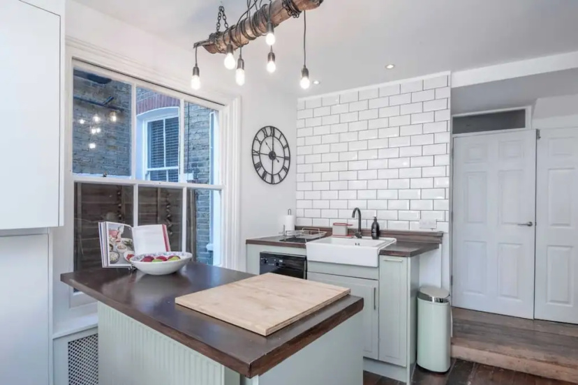 Stylish River Apartment - West Putney Embankment — отель с удобным расположением в Лондоне