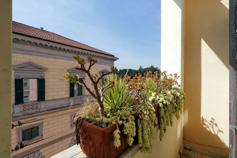 Colosseo Charme - My Extra Home — комфортный отель в Риме