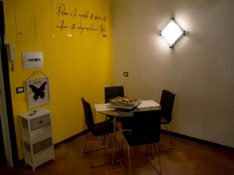 Yellow Butterfly House Holiday — отель в Риме, Италия