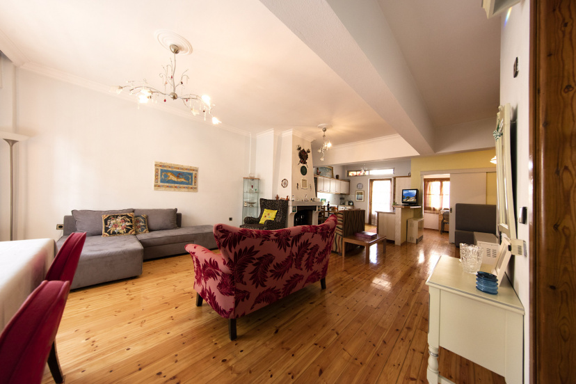 Цены на Exquisite Athens Apartment в Афины