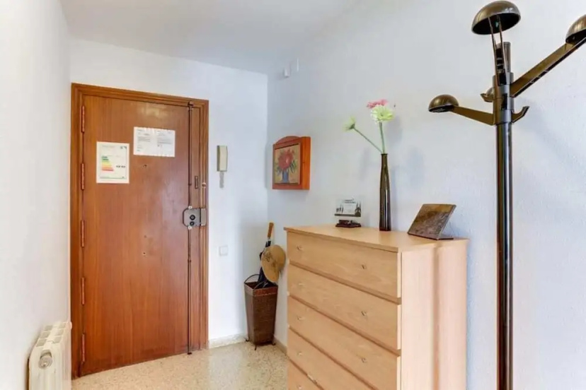 Amazing 3 Bed Close to the Beach — комфортный отель в Барселоне