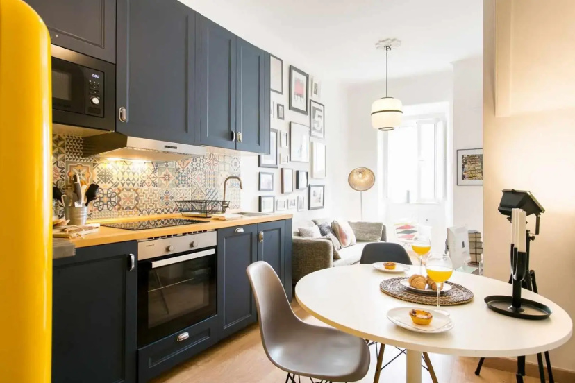 Riverside Apartment with Private Terrace — забронировать отель в Лиссабоне
