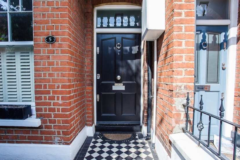 Bright 3 Bedroom Home in Clapham South — отель с удобным расположением в Лондоне