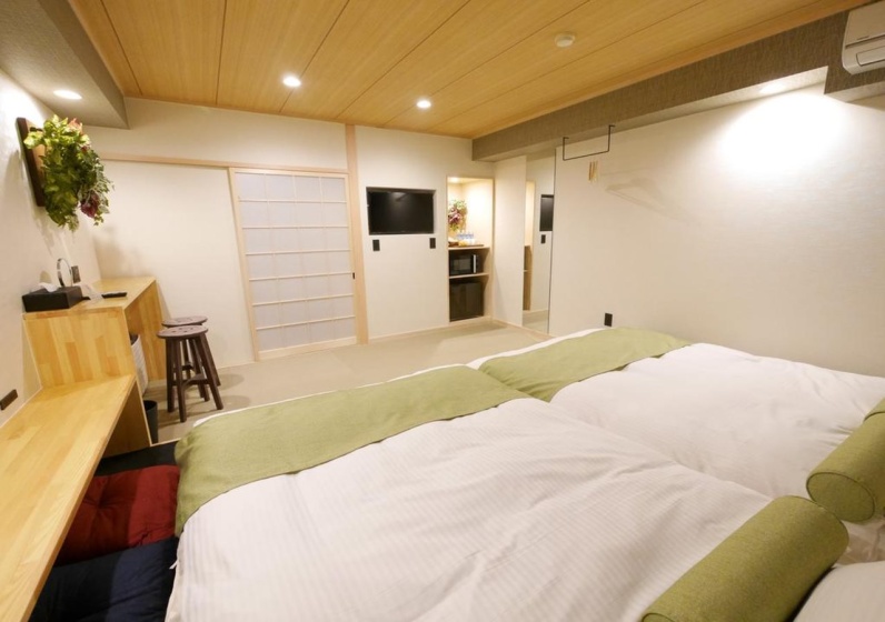 OOKINI HOTELS Shinsaibashi Sennencho Apartment — отель с удобным расположением в Осаке