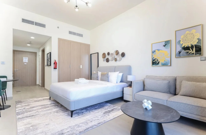 Elite LUX Holiday Homes - Modern Marvel Sleek Studio in Azizi Riviera — отель в Дубае, Объединенные Арабские Эмираты