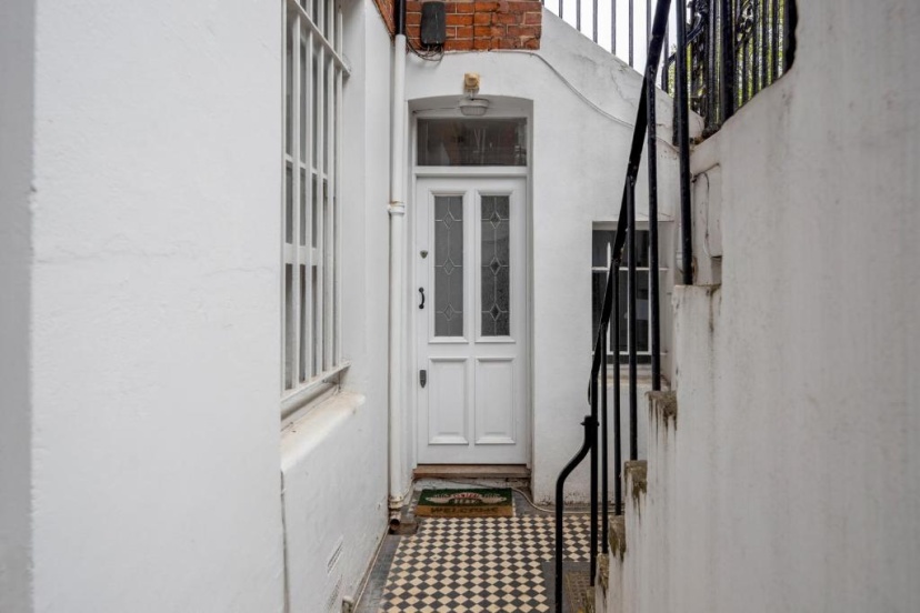 Earl's court 2 Bed Apartment Nevern Square 4 — комфортный отель в Лондоне