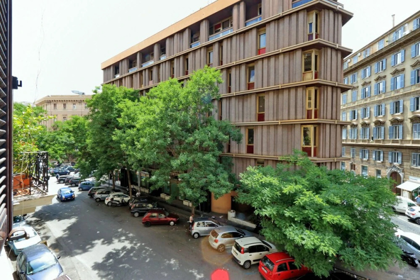 Cavour Square Apartment — отель с удобствами в Риме