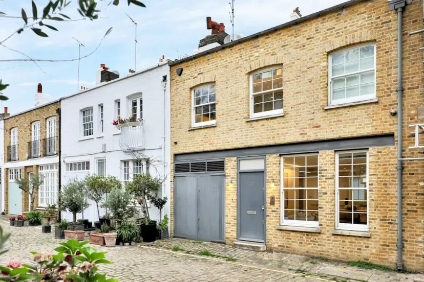 Paddington Luxury 3-bed Mews Private Cinema Gym — комфортный отель в Лондоне