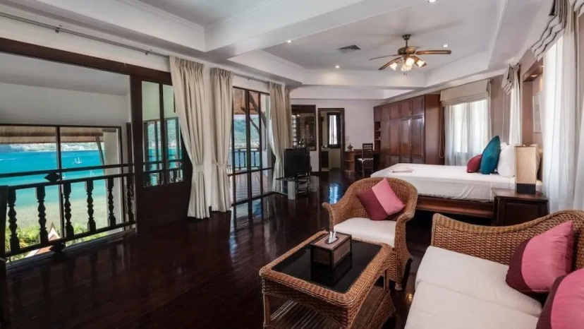 Цены на Grand Sea View 5Br Villa Sukadara Patong в Патонг