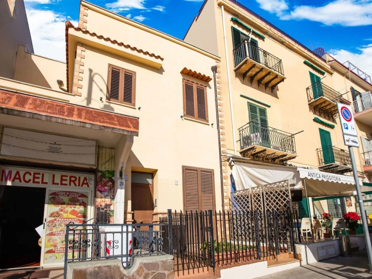 Homely Apartment in Palermo With Patio — комфортный отель в Палермо