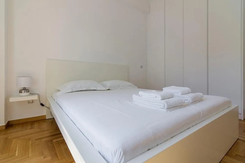 Spacious two bedroom apartment in Central location — забронировать отель в Афины