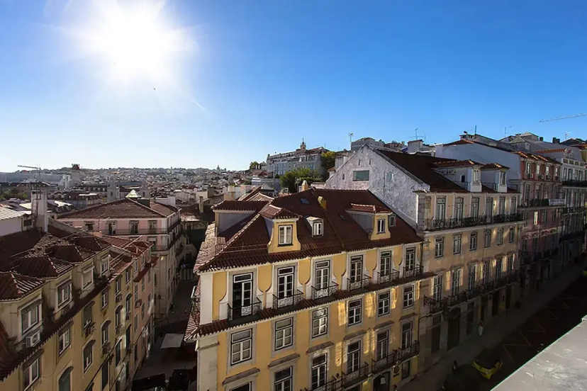Luxury T.M. Penthouse with a View — отель с удобствами в Лиссабоне