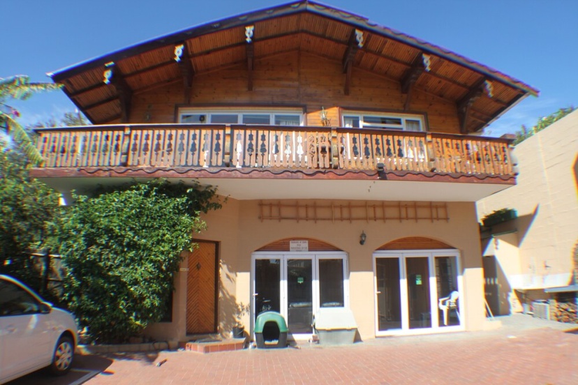 Цены на Charming Lodge in City Bowl, Close Enough to the Action but Peaceful and Quiet в Кейптауне