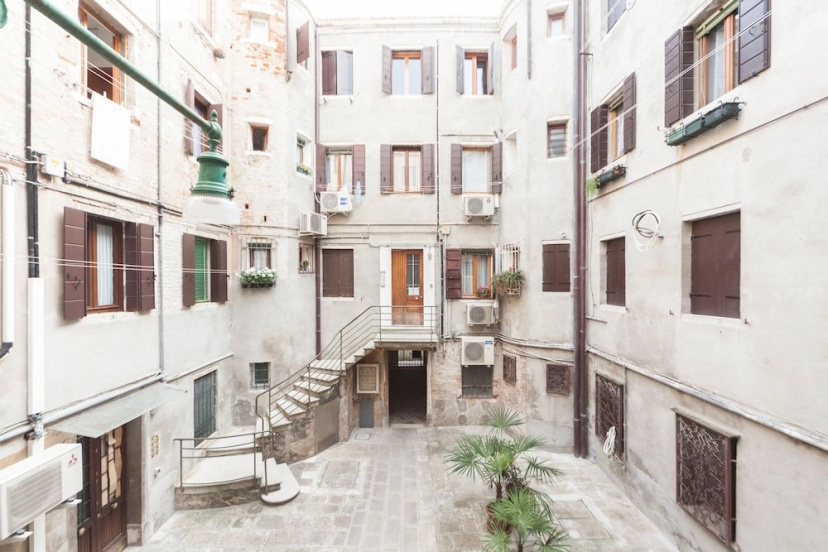 Campo San Polo Apartment Rialto — забронировать отель в Венеции