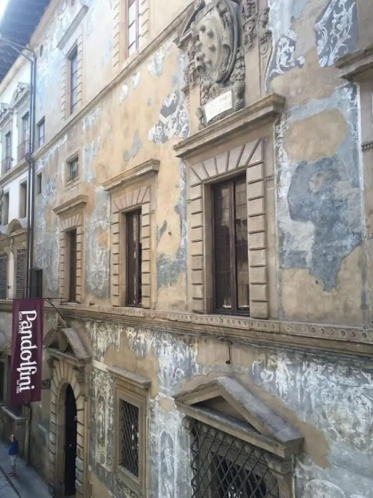 Breathtaking 4BD Apt 5min Walk to Duomo — отель с удобным расположением в Флоренции
