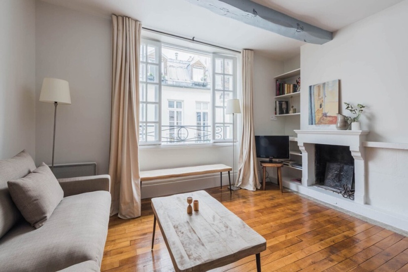Luxury and Bright Two-Bedroom Apartment Ile Saint-Louis — комфортный отель в Париже