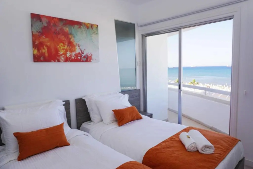 Lazuli Beachfront Apartment 21 2 — отель в Ларнака, Кипр