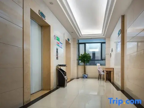 Vienna Hotel (Shenzhen Longgang Nanlian Metro Station Branch) — комфортный отель в Шэньчжэне