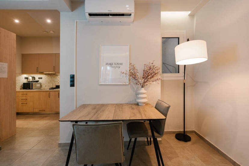Цены на Phaedrus Living: City Center Zenonos Studio в Афины