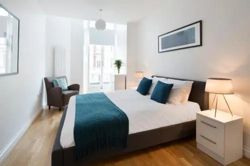 Цены на Q Cromwell Road в Лондоне