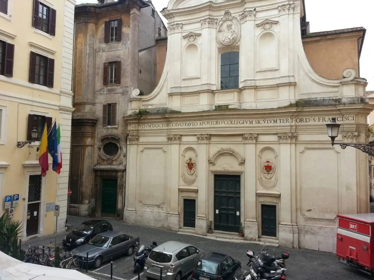 Campo Dei Fiori Stunning And Quiet — комфортный отель в Риме