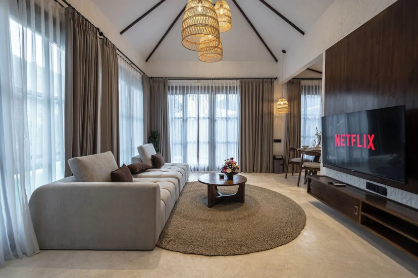 Moonlight EVDEkimi - Stylish 2BR escape with Tropical garden and Pool — отель с удобным расположением в Убуде