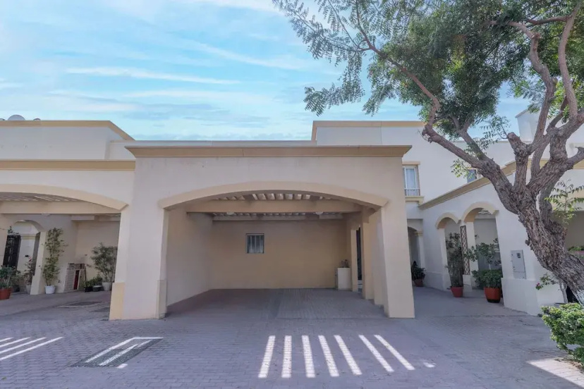 Цены на Emirates Living s Fascinating Villa for Everyone в Дубае