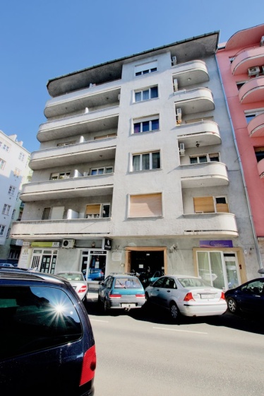 Standard Apartment by Hi5 - Tátra street — отель с удобствами в Будапеште