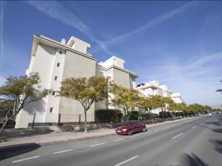APARTAMENTOS KASA 25 - Golf & Beach Los Lagos — отель с удобствами в Аликанте