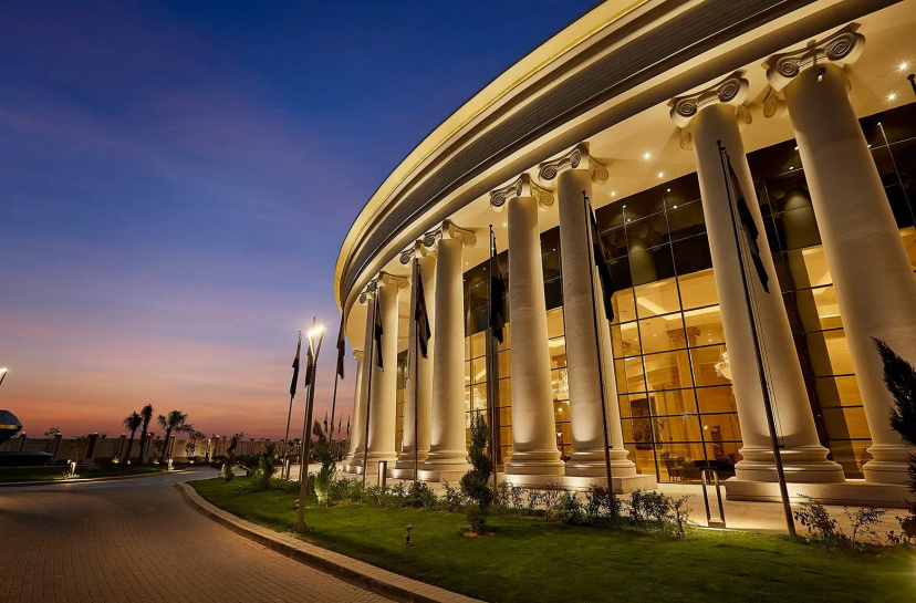 The St. Regis New Capital, Cairo — отель в удобной локации в Каире