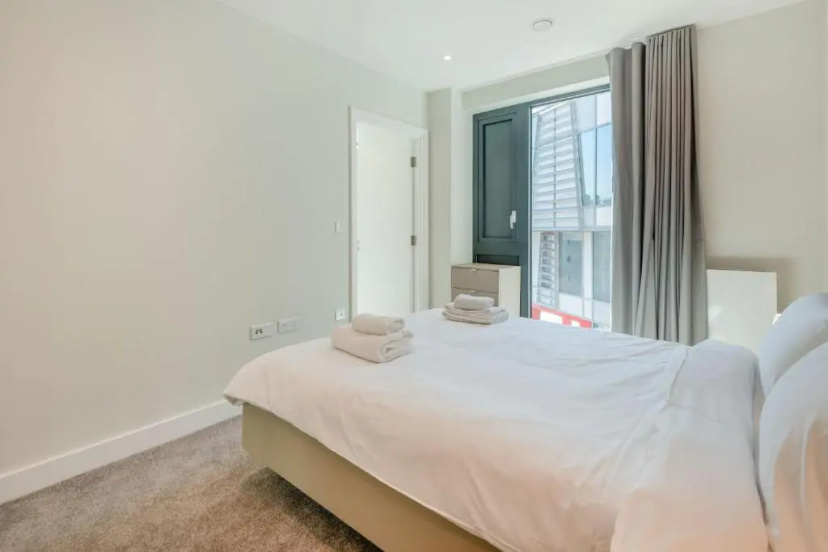 Spacious and Bright Apartments in Brentford — отель с удобным расположением в Лондоне