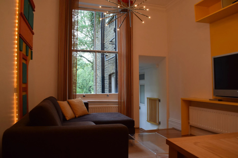 Spacious 2 Bedroom Apartment in Kensington — отзывы гостей и цены