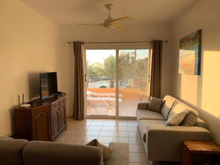 Stylish 2 bedroom apartment with seaviews in King's Palace — забронировать отель в Пафос