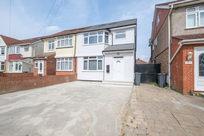 Newly Converted 2BDR 1BA APT in Hounslow 2 — отель в Лондоне, Соединенное Королевство