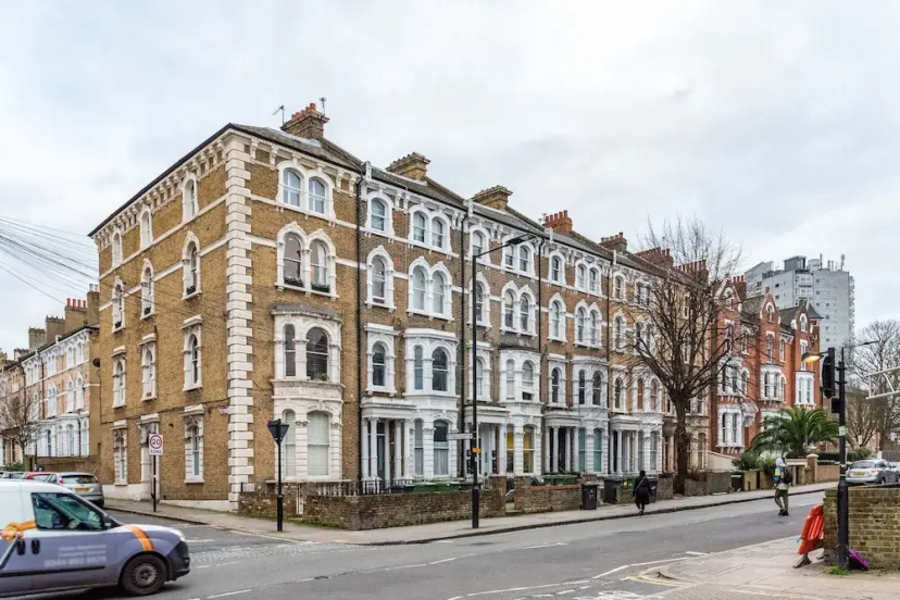 Цены на Spacious Clapham Home Near Brixton в Лондоне