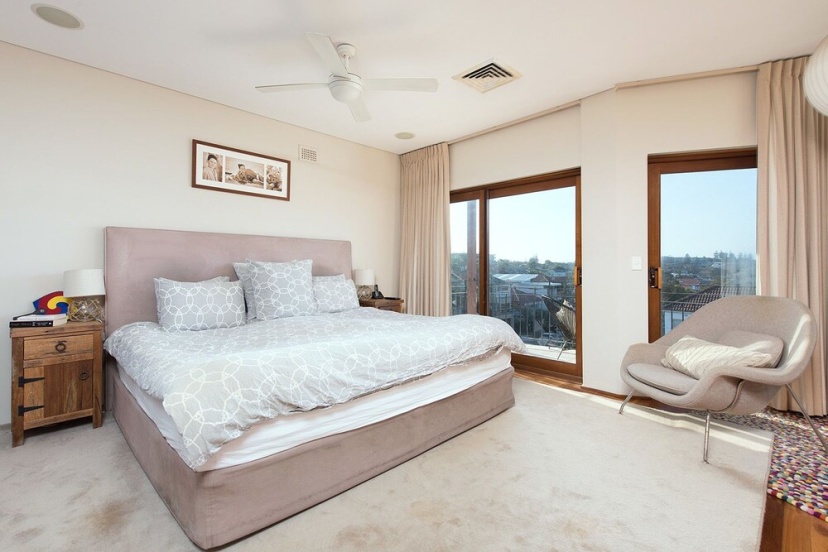 Stunning East Suburb Coastal Home H373 — забронировать отель в Сиднее
