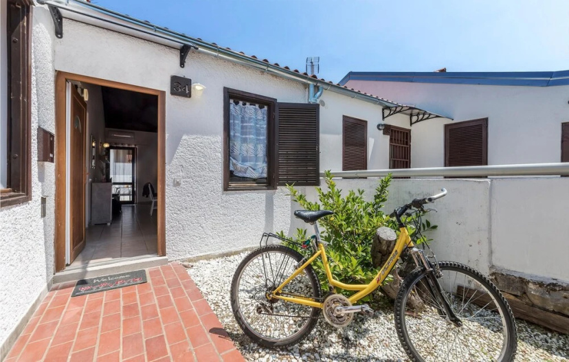 Stunning Home in Cervar Porat With Wifi and 2 Bedrooms - Hotel in Porec - Photo 1