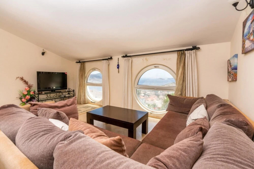 Lovely Flat Near Beach With Shared Pool in Kalkan — отзывы гостей и цены
