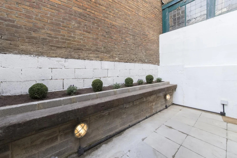 Contemporary 2 Bedroom Notting Hill Apartment — отель с удобным расположением в Лондоне
