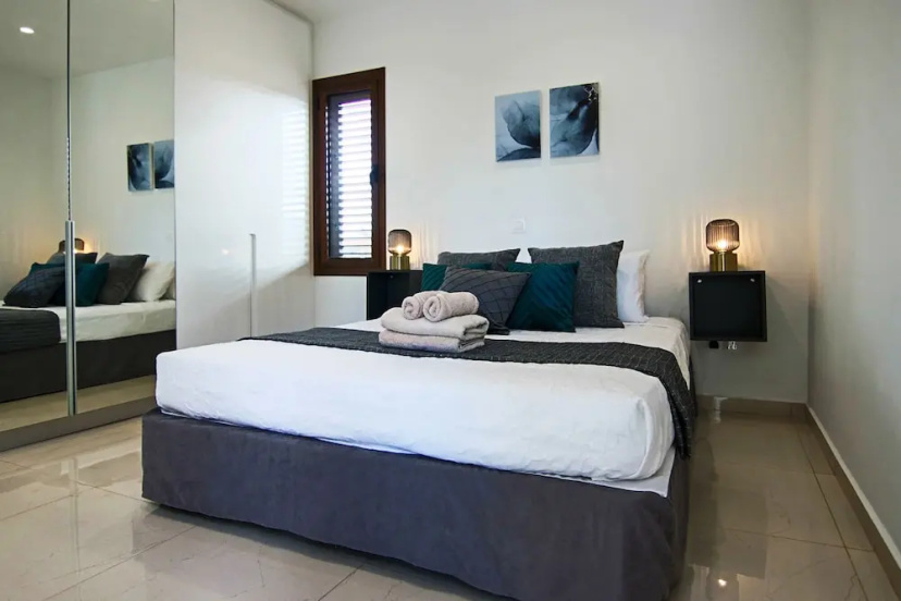 Phaedrus Living Seaside Constantinos 113 — забронировать отель в Пафос