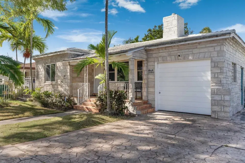 Casa de Jai- Your Green Space Near Brickell — отель с удобным расположением в Майами