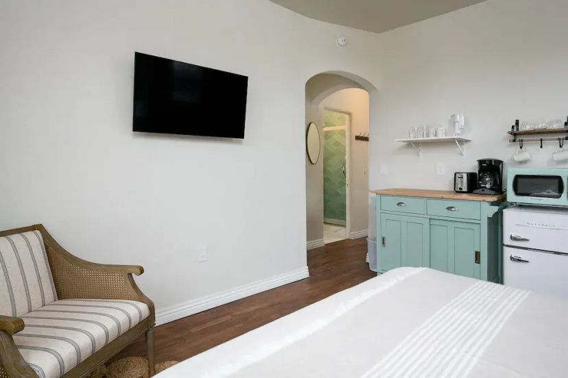 Charming Studio near Downtown! CDC Sanitized! — отзывы гостей и цены