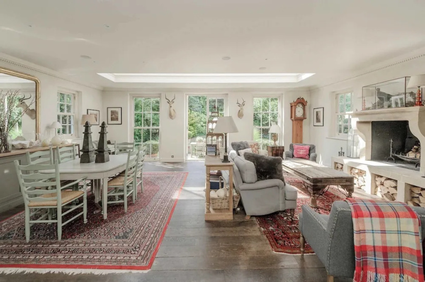 Beautiful Family Home w Garden Pool - Wimbledon — отель с удобным расположением в Лондоне