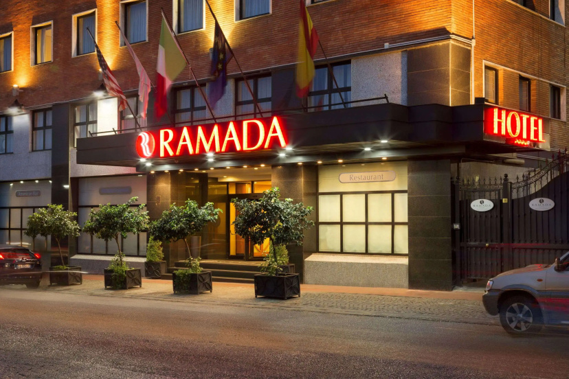 Ramada by Wyndham Naples — отель в удобной локации в Неаполе